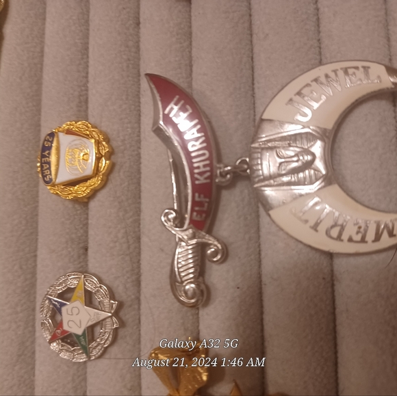 Masonic Fez and merit badges - Picture 4 of 5